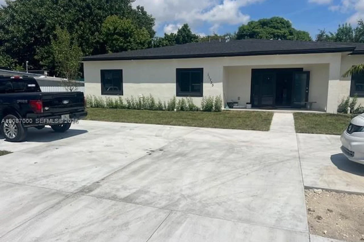 11755 SW 222nd St, Miami: photo 1 of 47