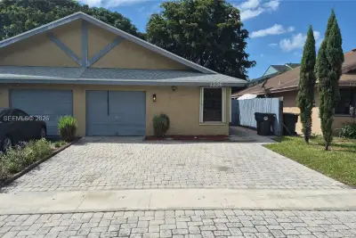 1336 SW 75th Ave, North Lauderdale: photo 1 of 20