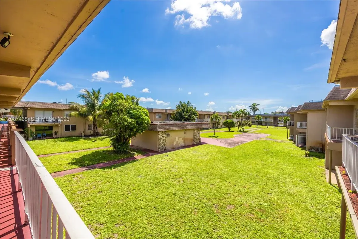 301 NW 177th St #227, Miami Gardens: photo 1 of 7