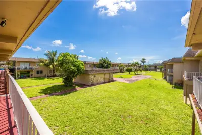 301 NW 177th St #227, Miami Gardens: photo 1 of 7