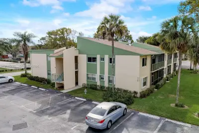 4149 NW 90th Ave #106, Coral Springs: photo 1 of 7