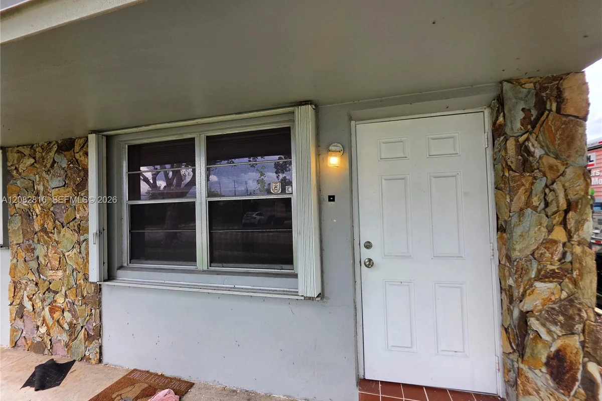 1961 Liberty St #1, Hollywood: photo 1 of 7