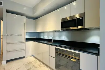 1010 Brickell Ave #4208, Miami: photo 1 of 20