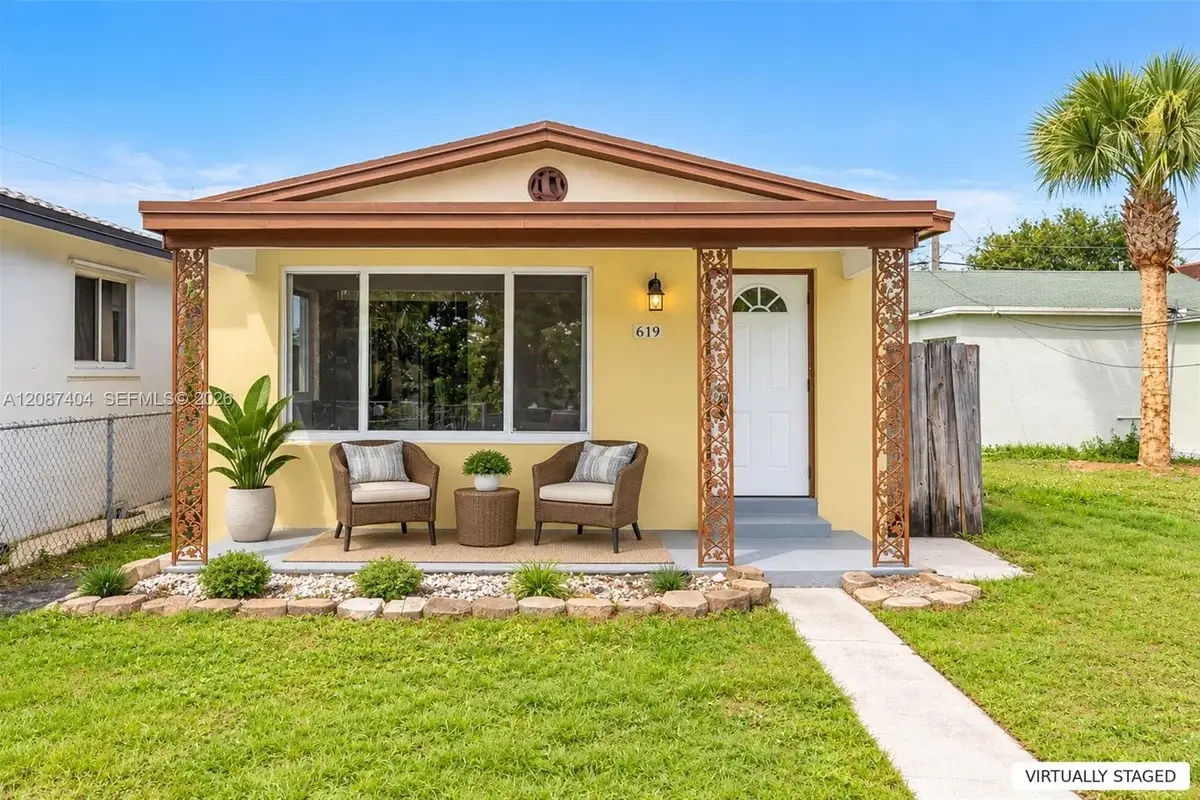 619 N D St, Lake Worth: photo 1 of 30