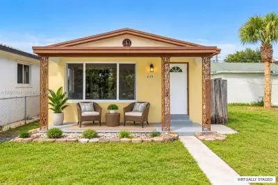 619 N D St, Lake Worth: photo 1 of 30