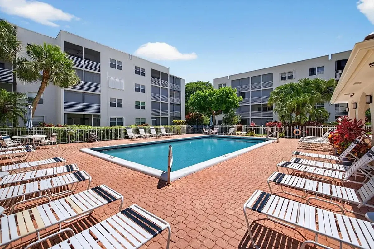 1541 S Ocean Blvd #122, Lauderdale-by-the-Sea: photo 1 of 32
