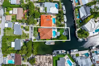 12905 Ixora Rd, North Miami: photo 1 of 96