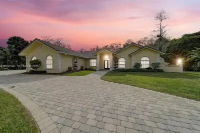 4750 W Leitner Dr, Coral Springs: photo 1 of 47