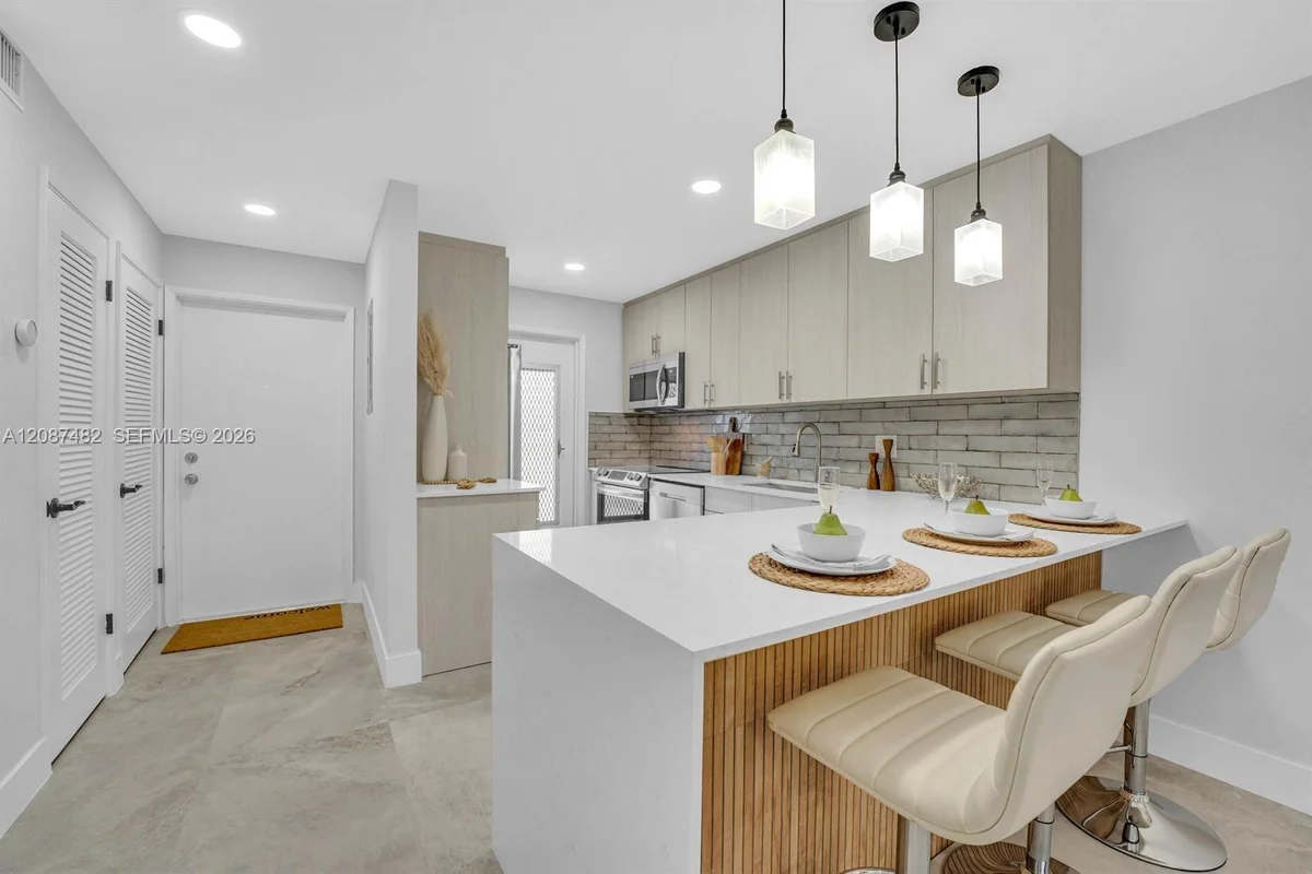 400 SE 10th St #112, Deerfield Beach: photo 1 of 30