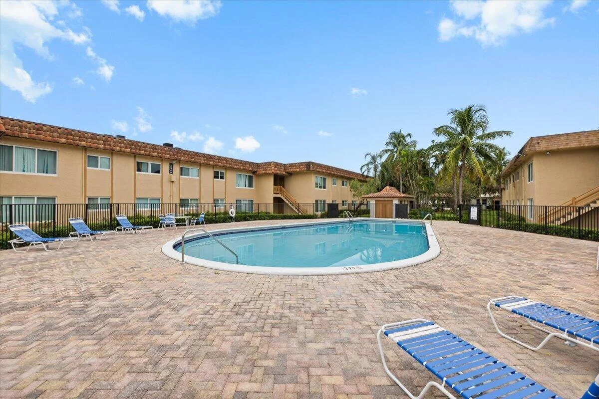 2531 NW 39th Ter #202, Lauderdale Lakes: photo 1 of 20