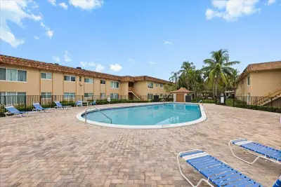 2531 NW 39th Ter #202, Lauderdale Lakes: photo 1 of 20