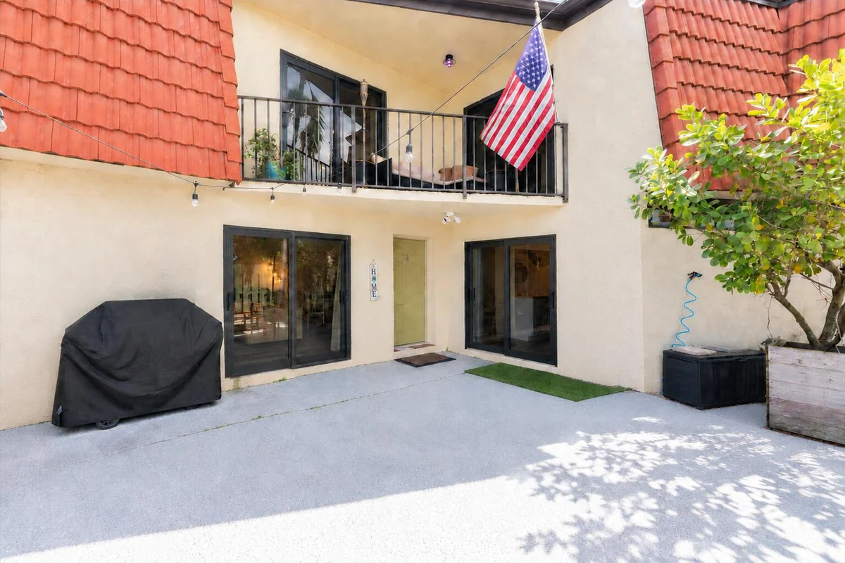 3750 Victoria Dr, West Palm Beach: photo 1 of 23