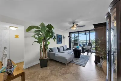 105 Lake Emerald Dr #711, Oakland Park: photo 1 of 29