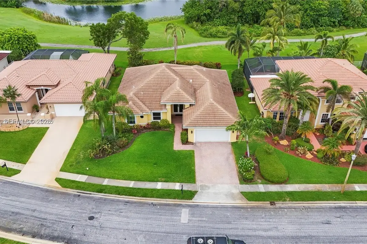 720 W Cypress Pointe Dr W, Pembroke Pines: photo 1 of 64