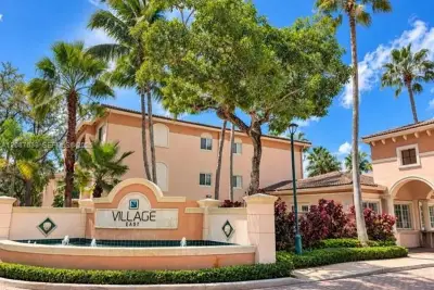 2009 SE 10th Ave #320, Fort Lauderdale: photo 1 of 7