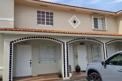 10101 W Okeechobee Rd #10-202, Hialeah Gardens: photo 1 of 15