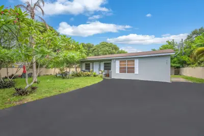 461 NW 17th Pl, Fort Lauderdale: photo 1 of 22