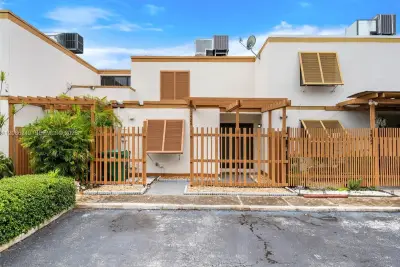 1424 SW 131st Place Cir E, Miami: photo 1 of 28