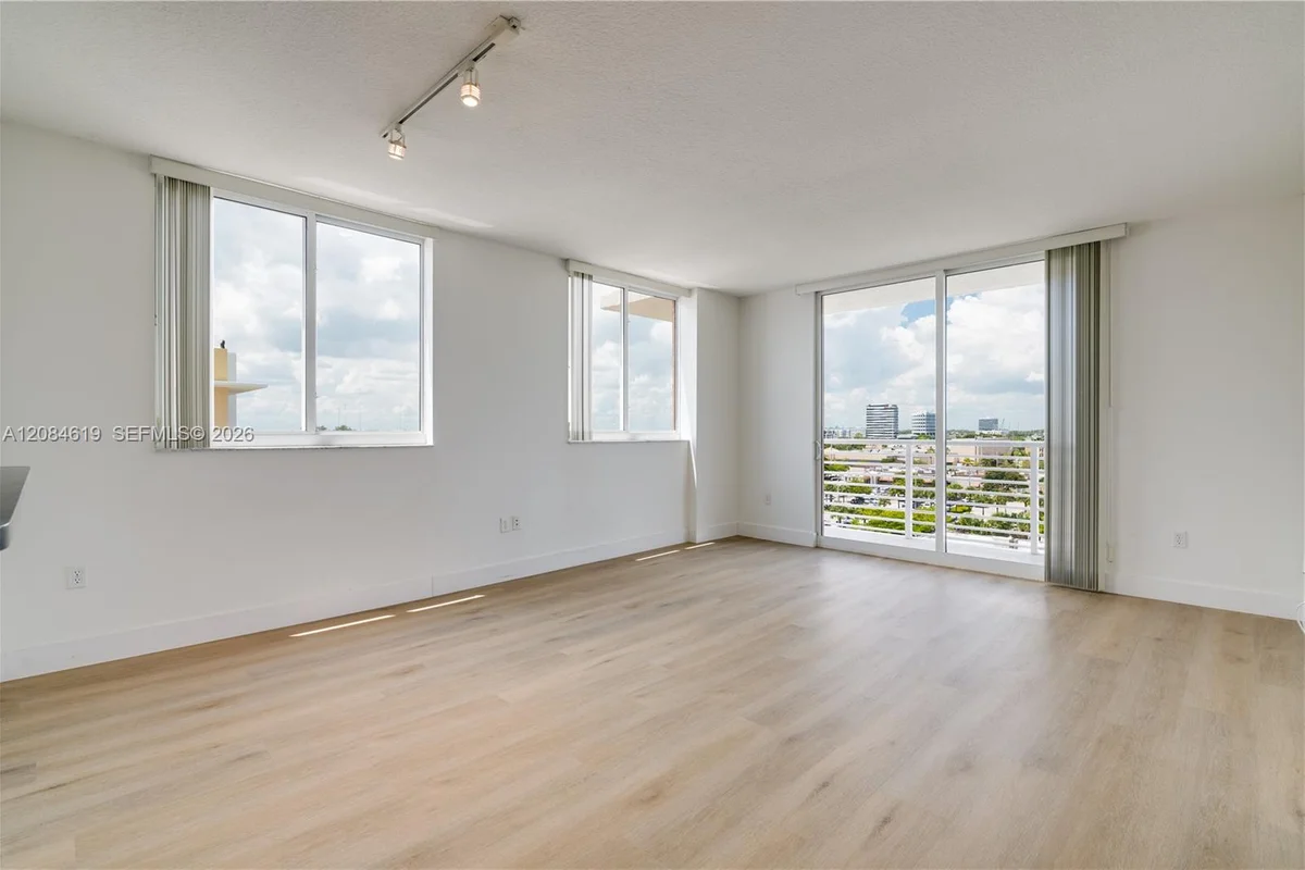 18800 NE 29th Ave #701, Aventura: photo 1 of 15