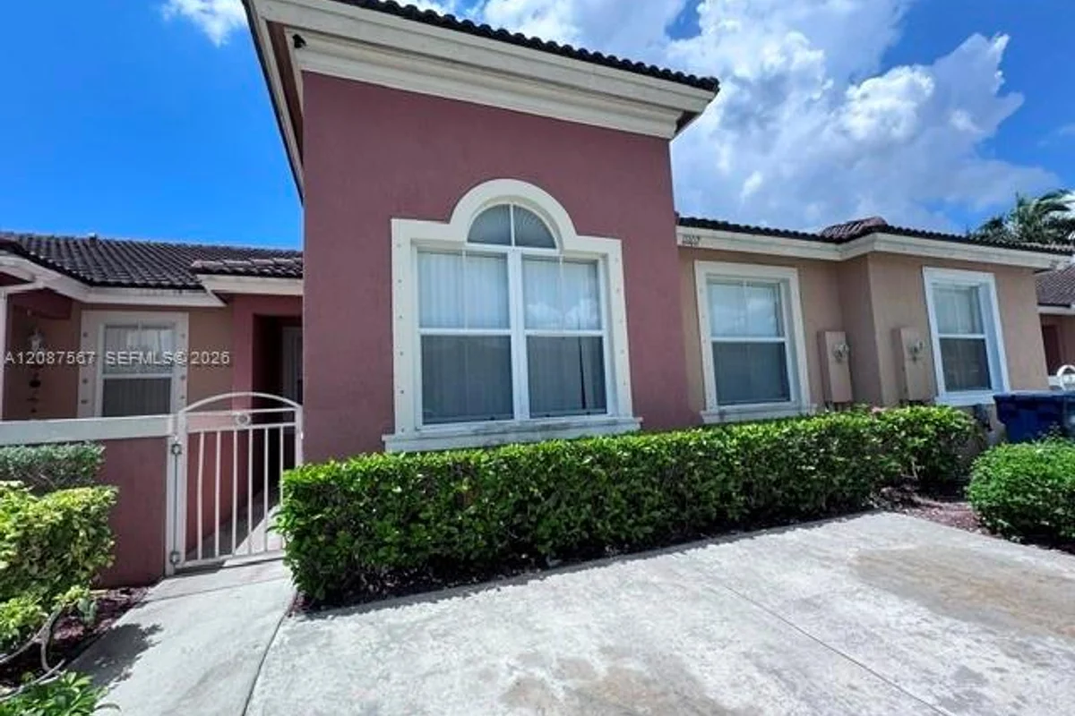 11102 SW 236th Ter, Homestead: photo 1 of 12