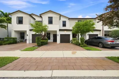 156 SW 185th Way, Pembroke Pines: photo 1 of 41