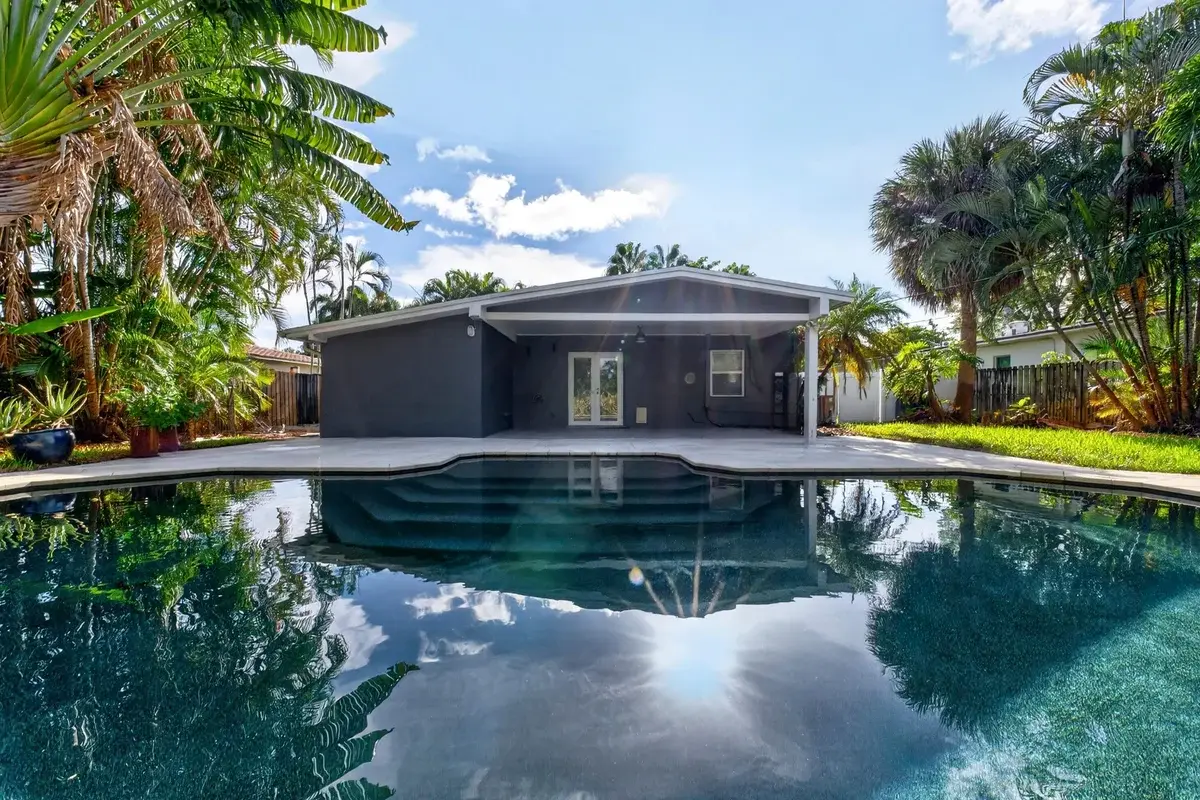 1605 NE 16th Ave, Fort Lauderdale: photo 1 of 40