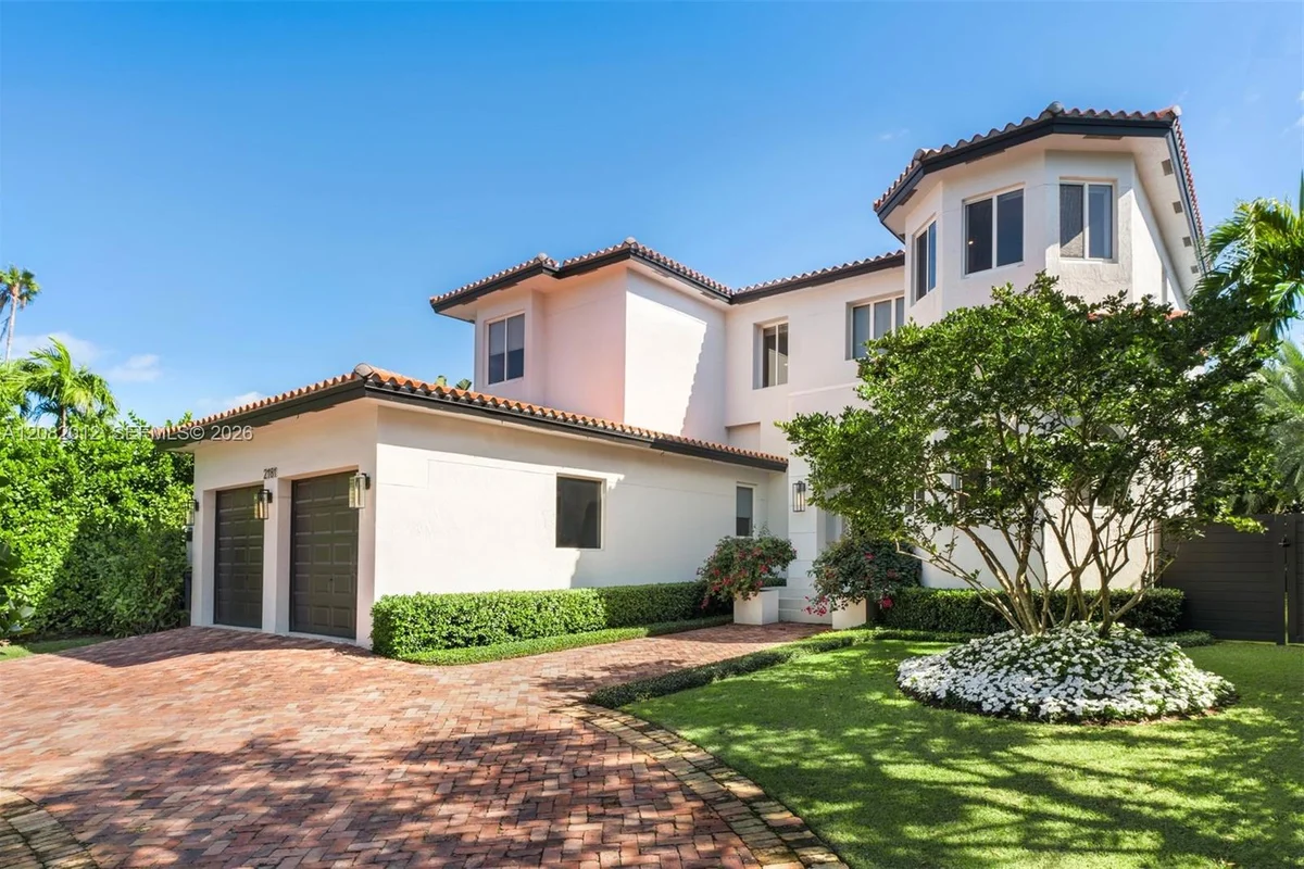 2181 N Bay Rd, Miami Beach: photo 1 of 26