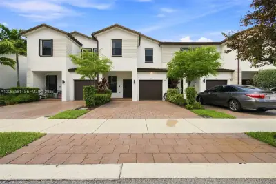 156 SW 185th Way, Pembroke Pines: photo 1 of 41
