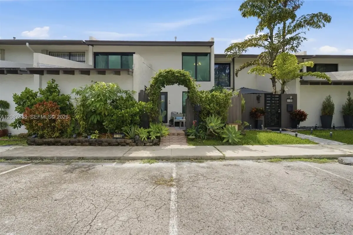11116 SW 70th Ter, Miami: photo 1 of 24