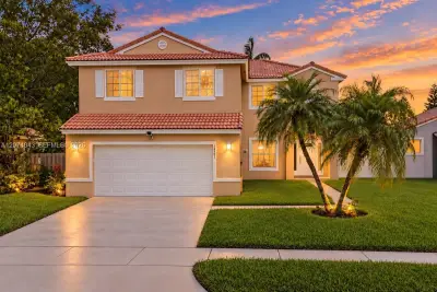 18961 NW 10th Ter, Pembroke Pines: photo 1 of 34
