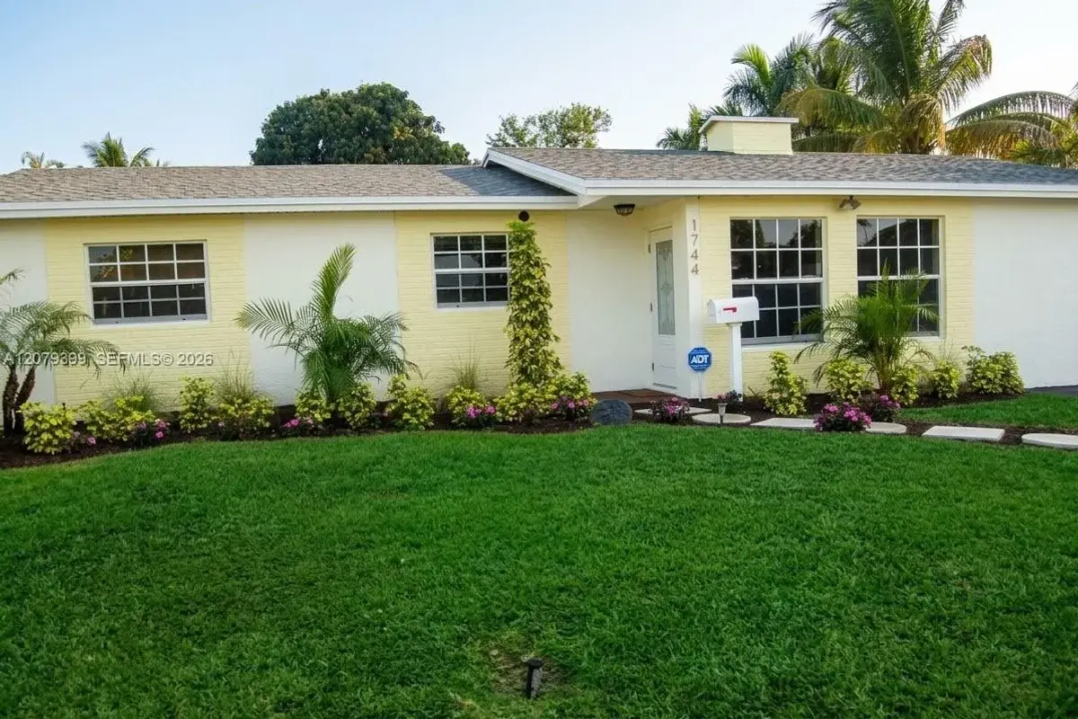1744 SW 4th St, Fort Lauderdale: photo 1 of 1