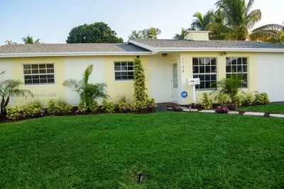 1744 SW 4th St, Fort Lauderdale: photo 1 of 1
