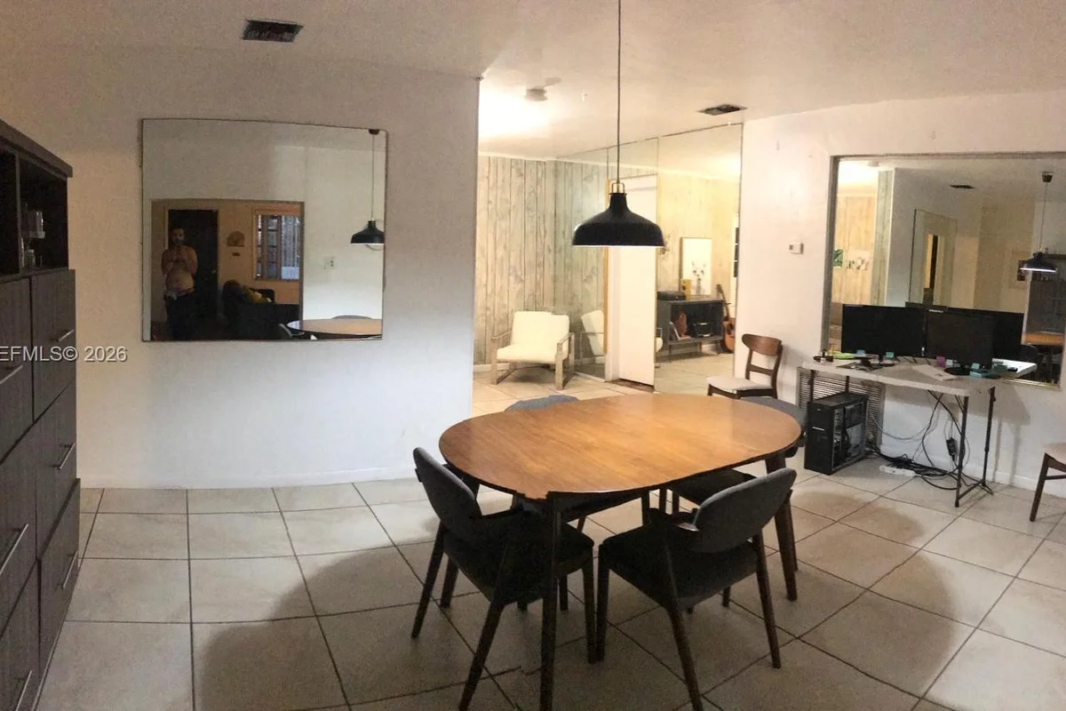 1310 NW 52nd St, Miami: photo 1 of 11