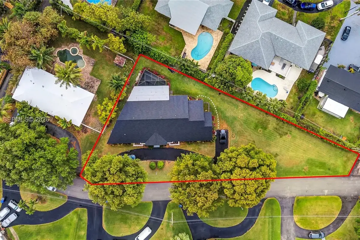 3211 Calle Largo Dr, Hollywood: photo 1 of 28
