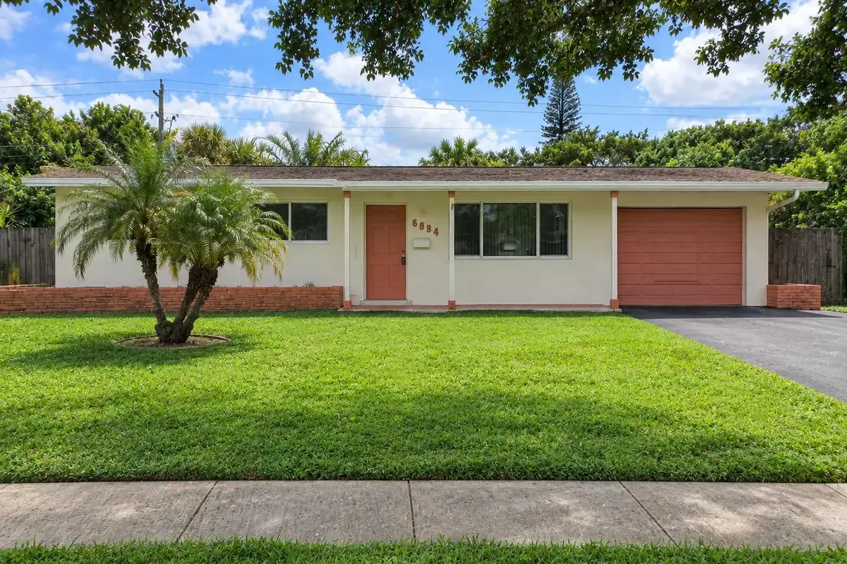 6884 NW 12th St, Plantation: photo 1 of 17