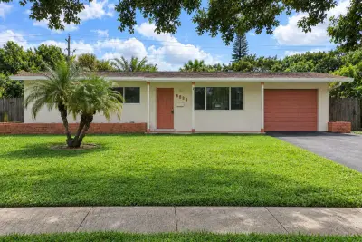 6884 NW 12th St, Plantation: photo 1 of 17