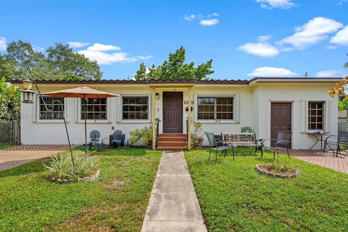 5980 SW 13th St, West Miami: photo 1 of 56