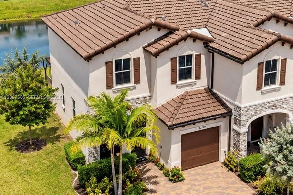 12570 NW 22nd Pl, Miami: photo 1 of 39