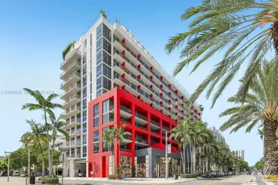 90 NE 32nd St #701, Miami: photo 1 of 39