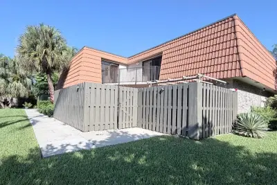 11006 N Harmony Lake Cir, Davie: photo 1 of 26