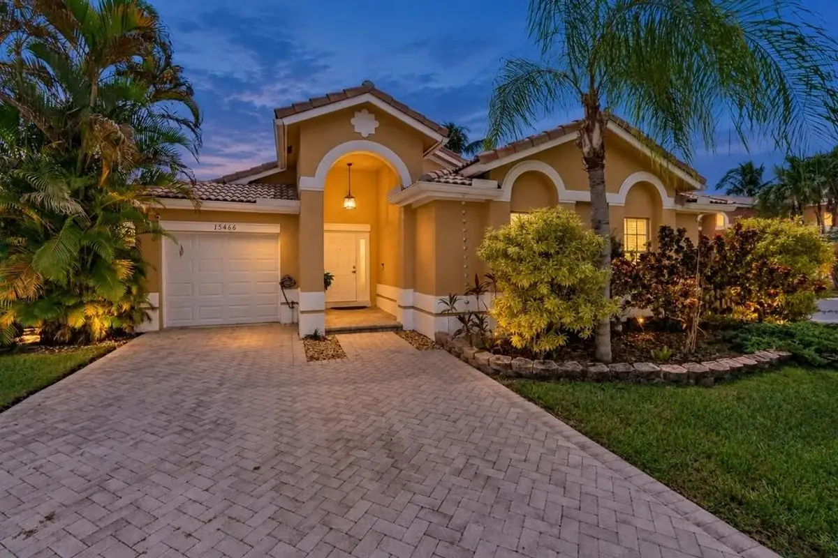 15466 SW 143rd Ter, Miami: photo 1 of 48