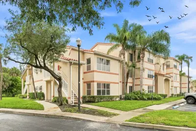 3350 Pinewalk Dr N #1411, Margate: photo 1 of 29