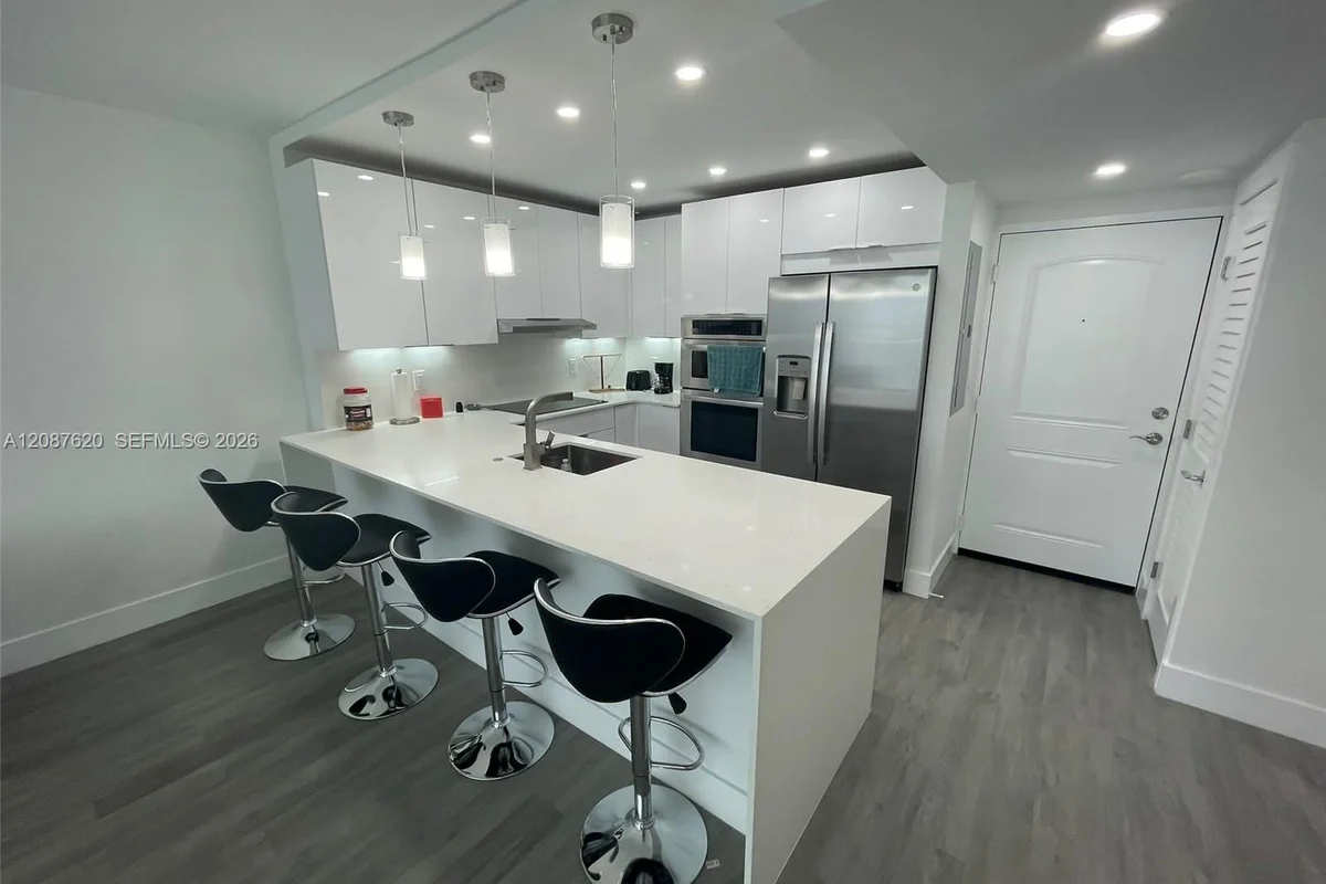 100 Bayview Dr #1123, Sunny Isles Beach: photo 1 of 20