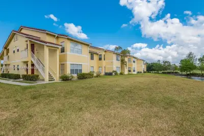 437 Vista Isles Dr #2223, Sunrise: photo 1 of 12
