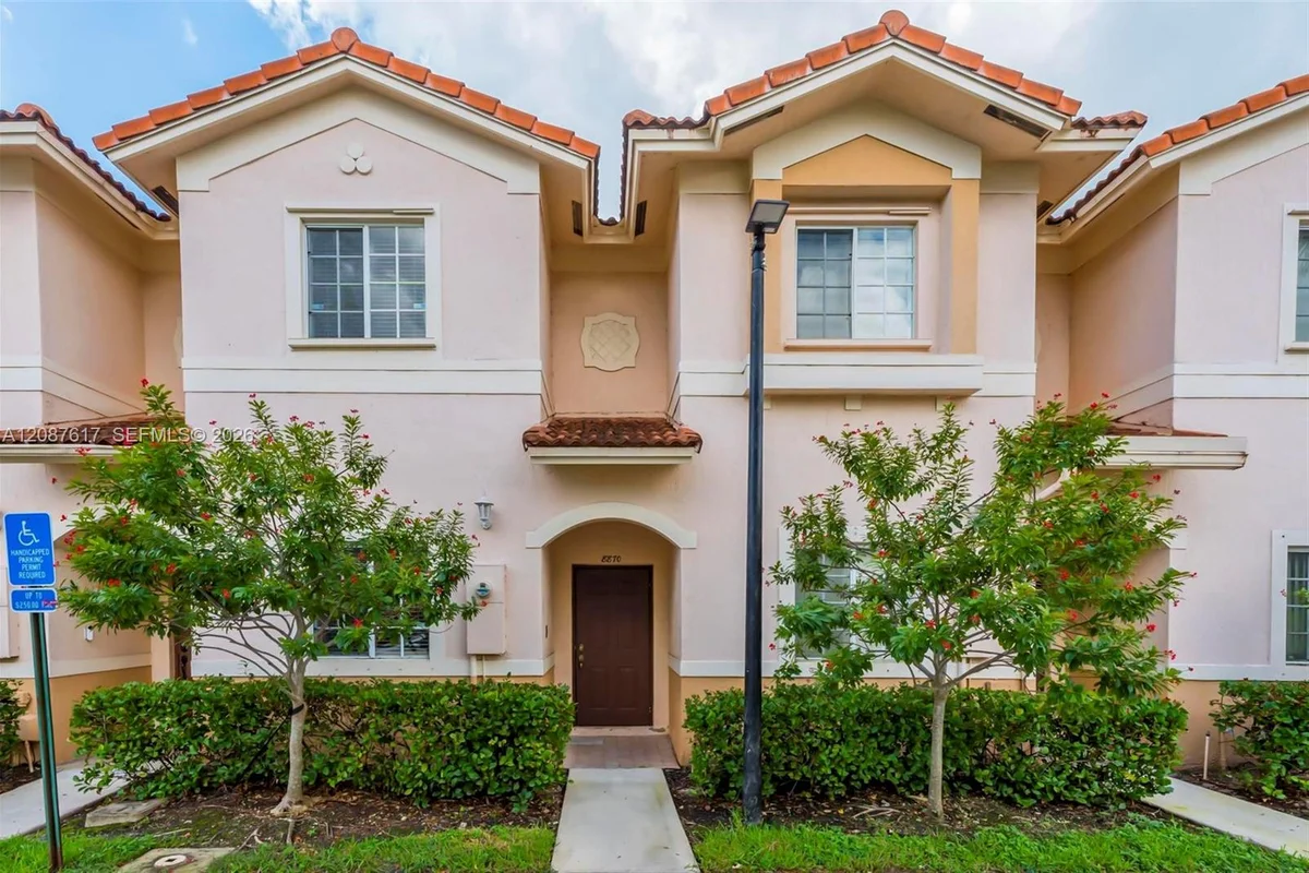 8870 N Isles Cir, Tamarac: photo 1 of 47