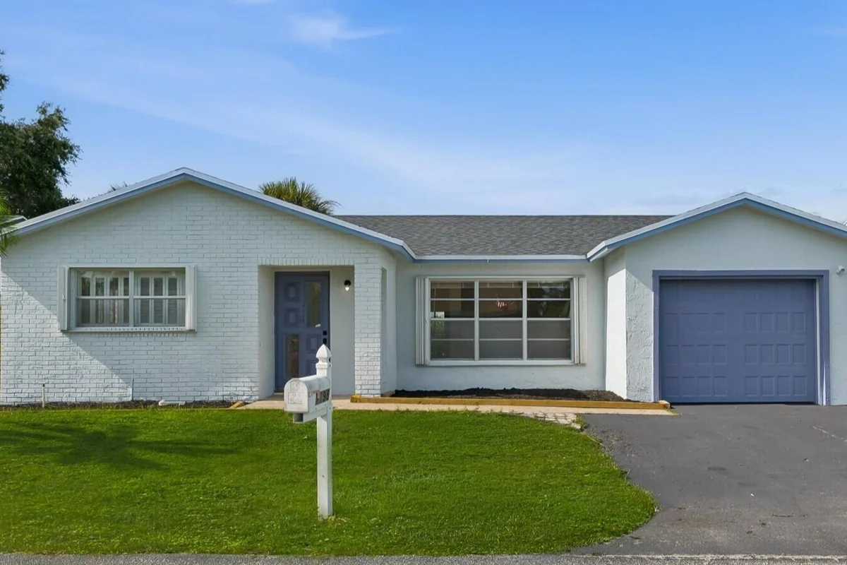 7198 Pine Forest Cir E, Lake Worth: photo 1 of 38
