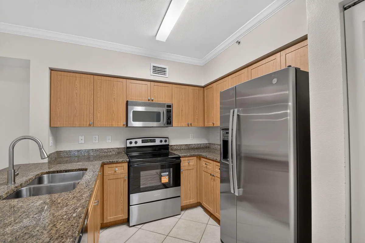 6370 Emerald Dunes Dr #203, West Palm Beach: photo 1 of 24