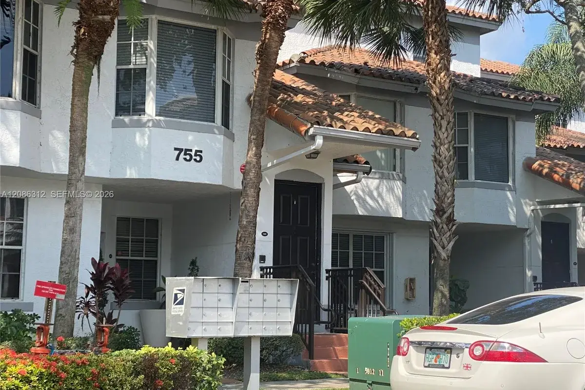 Condo in Sunrise: photo 1 of 15