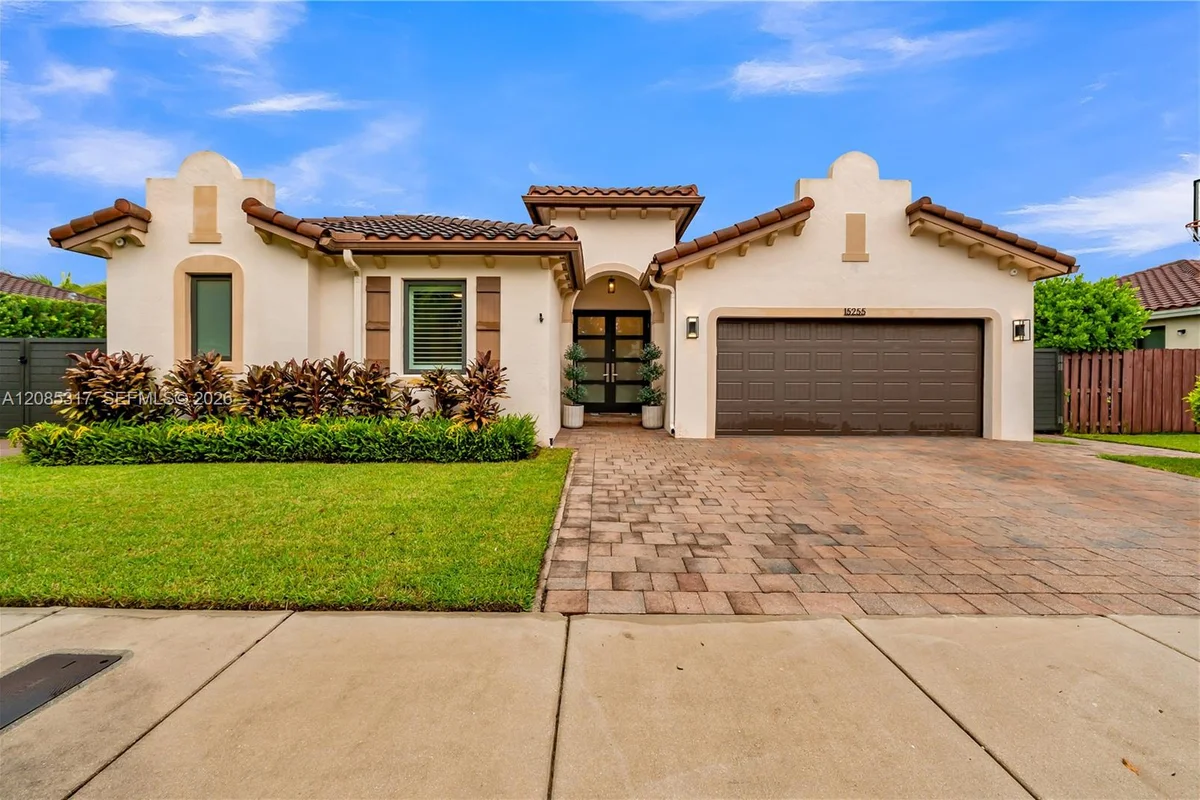 15255 SW 173rd St, Miami: photo 1 of 44