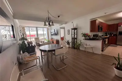 401 69th St #407, Miami Beach: photo 1 of 6